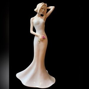 Coalport bone china Silhouettes collection 1993 . Gillian.